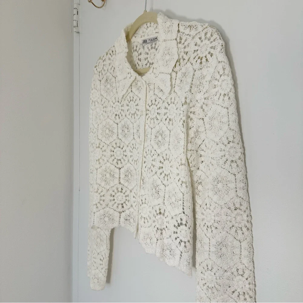 NWOT Zara White Floral Cotton Knit Button Down Shirt